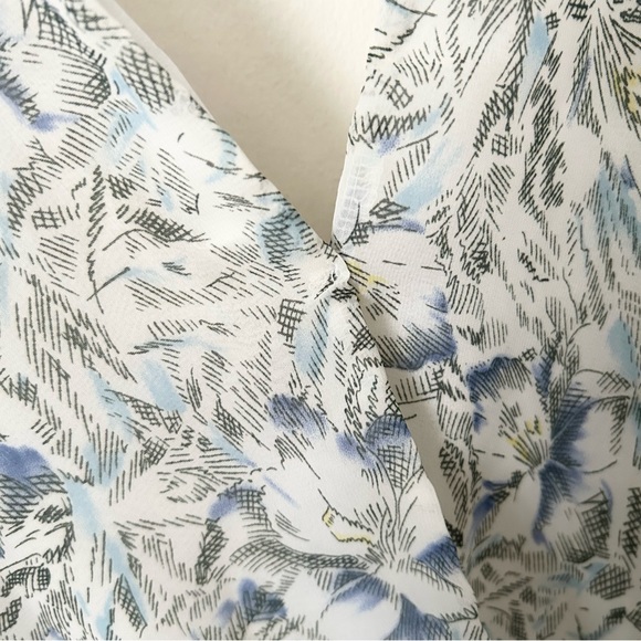 ASTR The Label Blue Floral Bodysuit - Picture 6 of 6